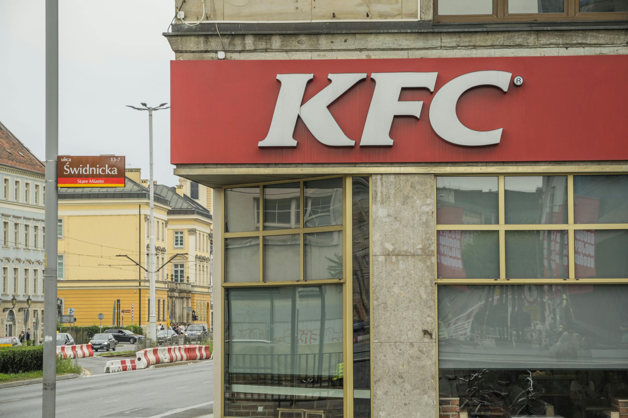 KFC storefront on Świdnicka Street in Wrocław, showcasing urban architecture.